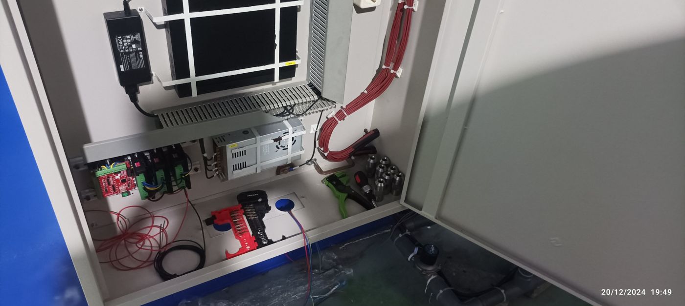 Control panel with Mach3 board and stepper drivers