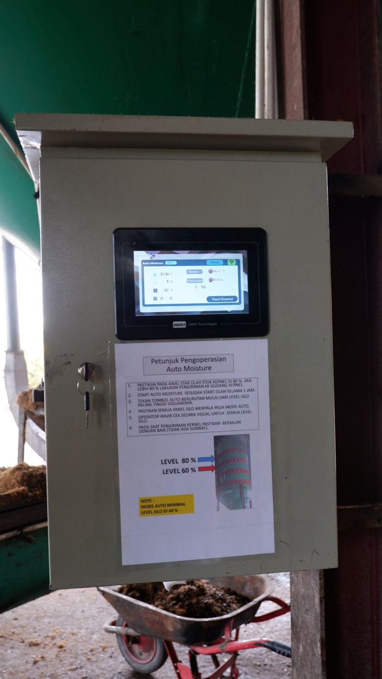 Silo panel with DWIN HMI in Auto Moisture mode and an operating guide